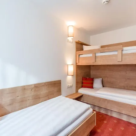 Lifthotel Hotel 3*