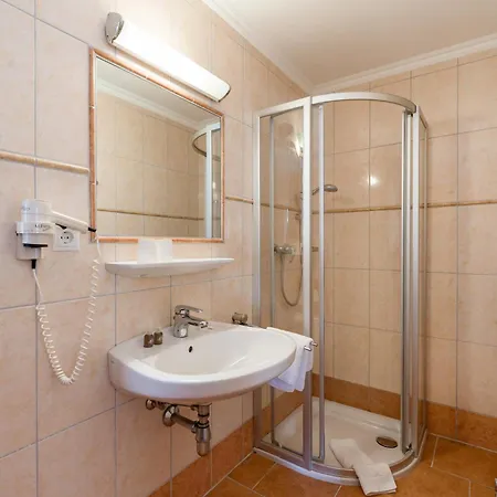 מלון Lifthotel 3*