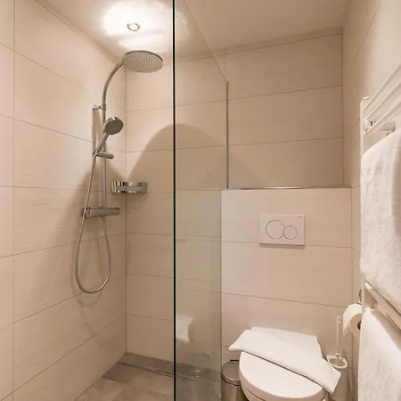 מלון Lifthotel 3*