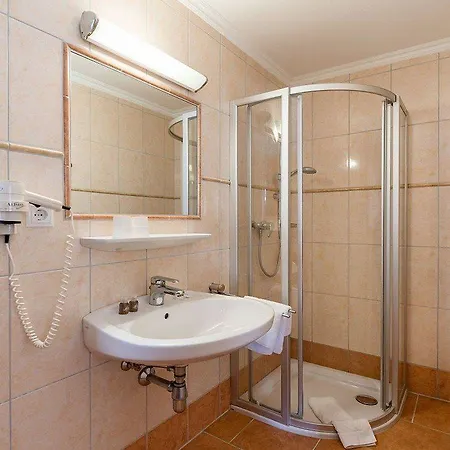 מלון Lifthotel 3*